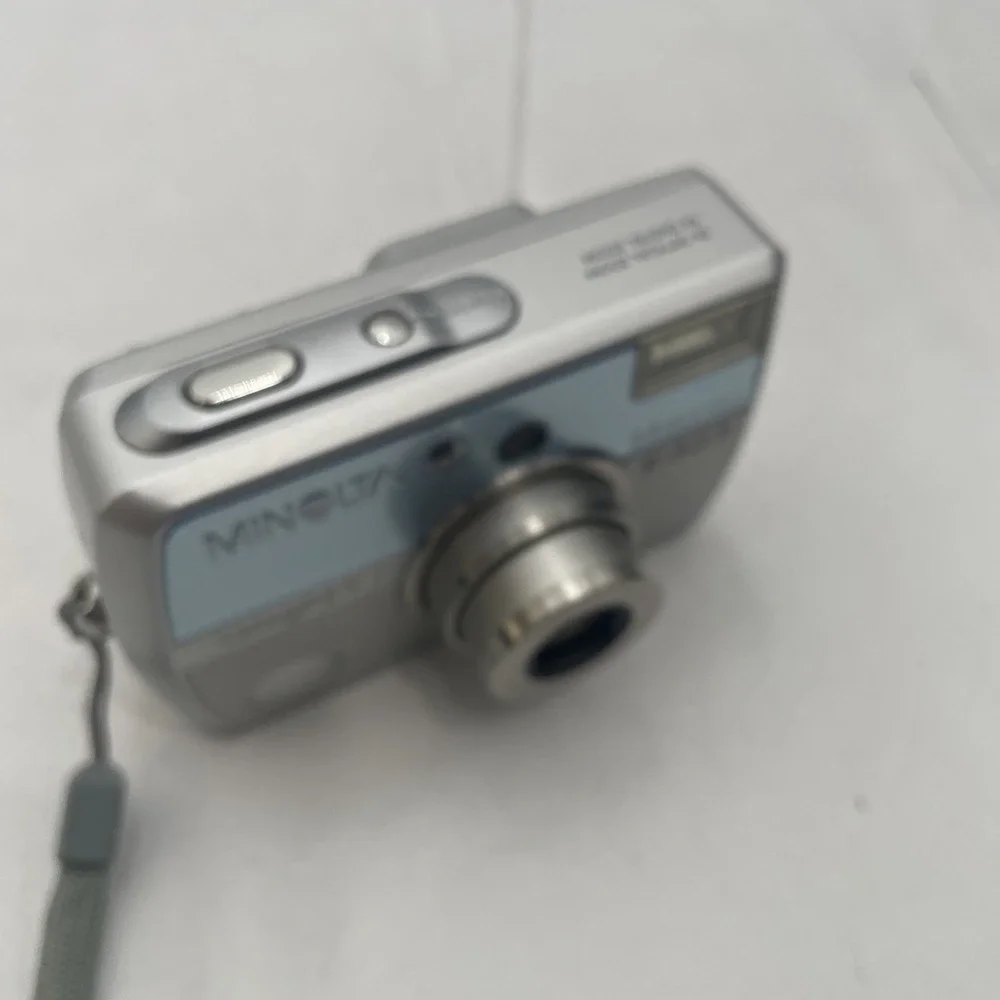 Minolta dimage e323
